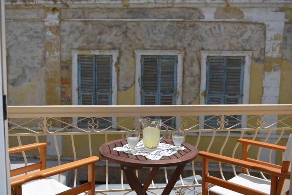 Oisyra Boutique Suites Ερμούπολη Εξωτερικό φωτογραφία